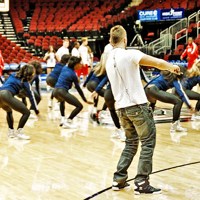 Svet the violinist performs live at the NBA half show and meets Shaquille O'Neal.